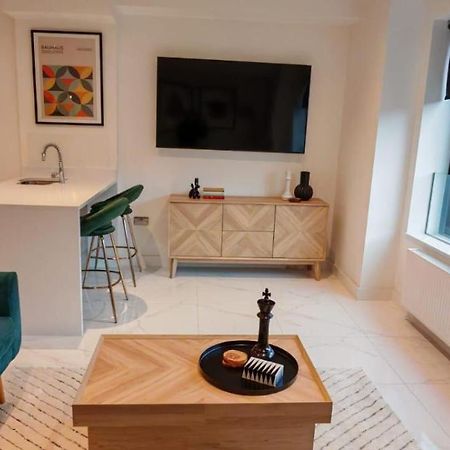 Luxury Apartment: City Centre, Stylish, Modern เชสเตอร์ ภายนอก รูปภาพ