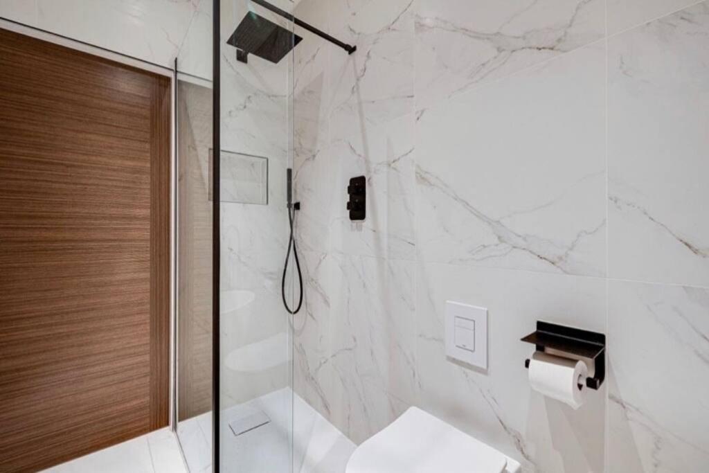 Luxury Apartment: City Centre, Stylish, Modern เชสเตอร์ ภายนอก รูปภาพ
