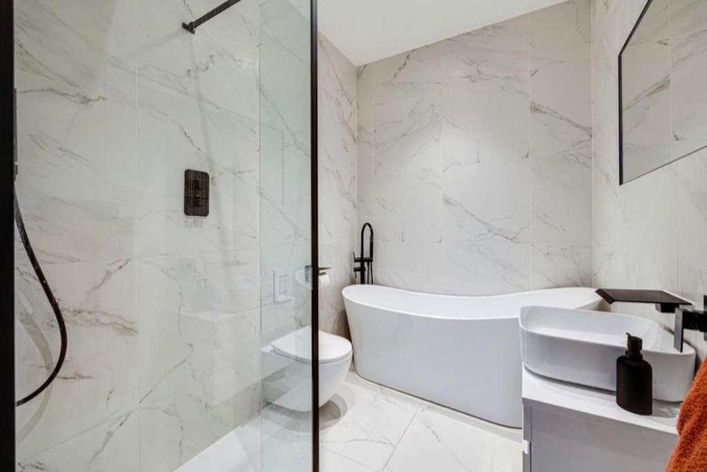 Luxury Apartment: City Centre, Stylish, Modern เชสเตอร์ ภายนอก รูปภาพ