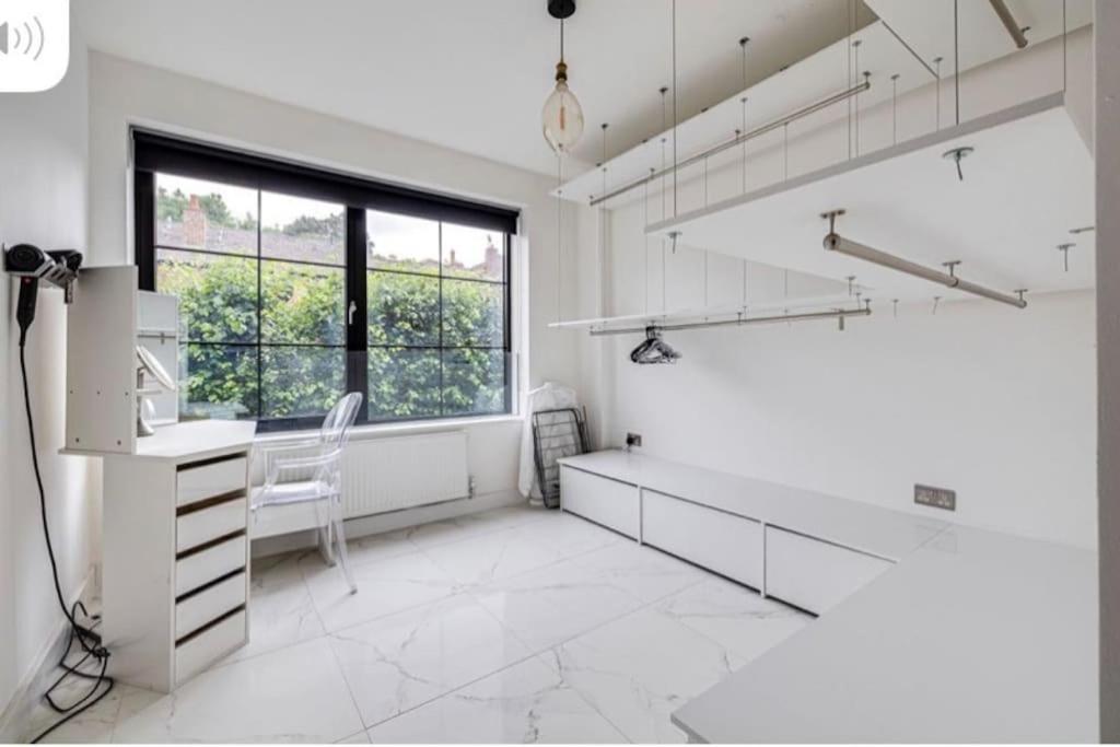 Luxury Apartment: City Centre, Stylish, Modern เชสเตอร์ ภายนอก รูปภาพ